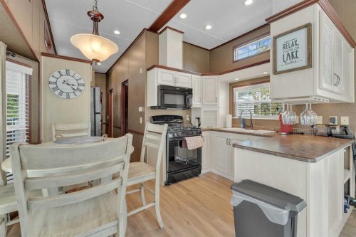 28-41310 Range Road 282, Rural Lacombe County, AB - Indoor Photo Showing Kitchen