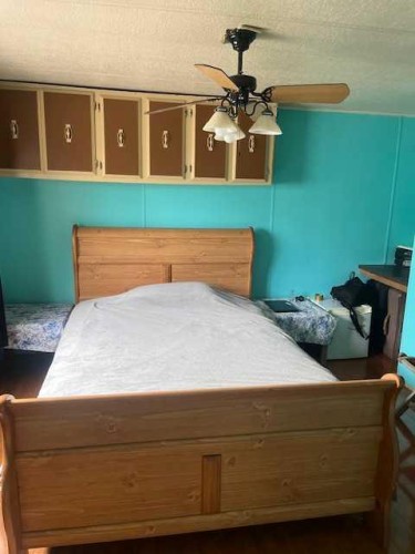 4445 Park Cresent, Coronation, AB - Indoor Photo Showing Bedroom