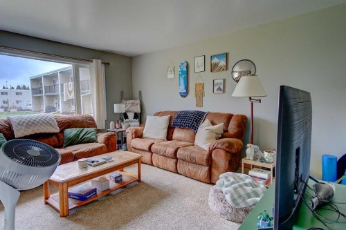 504-4719 33 Street, Red Deer, AB - Indoor Photo Showing Living Room