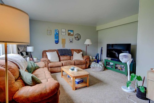 504-4719 33 Street, Red Deer, AB - Indoor Photo Showing Living Room