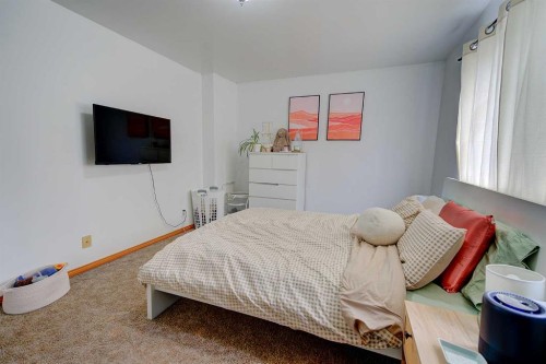 504-4719 33 Street, Red Deer, AB - Indoor Photo Showing Bedroom
