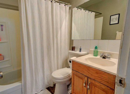 504-4719 33 Street, Red Deer, AB - Indoor Photo Showing Bathroom