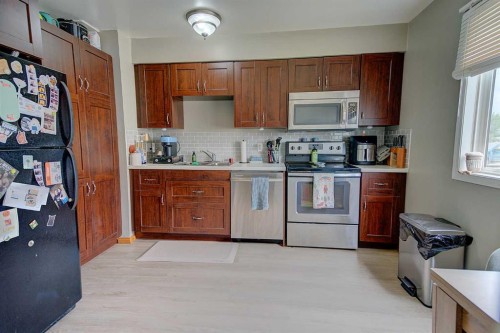 504-4719 33 Street, Red Deer, AB - Indoor Photo Showing Kitchen