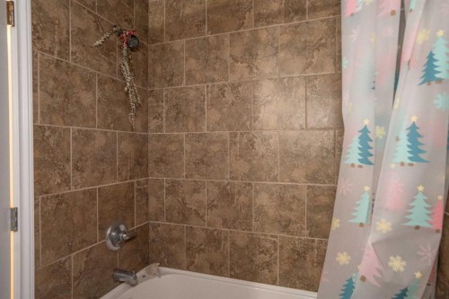 5333 55 Avenue, Bashaw, AB - Indoor Photo Showing Bathroom