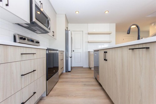 60 Trinity Street, Lacombe, AB - Indoor Photo Showing Kitchen