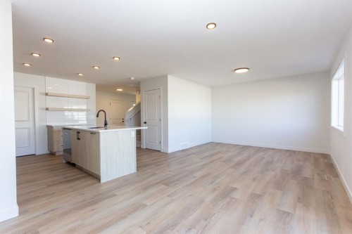 60 Trinity Street, Lacombe, AB - Indoor Photo Showing Kitchen