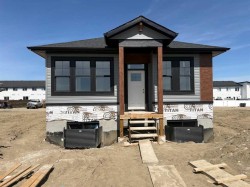 25 Ian Way  Sylvan Lake, AB T4S 0W5