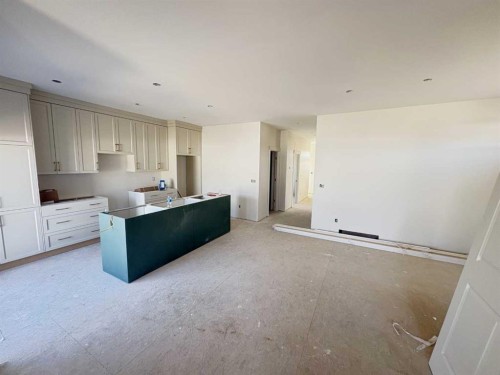 25 Ian Way, Sylvan Lake, AB - Indoor Photo Showing Kitchen