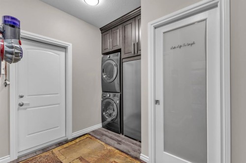 5052 Lakeshore Drive, Sylvan Lake, AB - Indoor Photo Showing Laundry Room