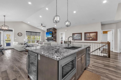 5052 Lakeshore Drive, Sylvan Lake, AB - Indoor Photo Showing Kitchen With Double Sink With Upgraded Kitchen