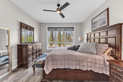 5052 Lakeshore Drive, Sylvan Lake, AB - Indoor Photo Showing Bedroom