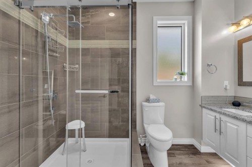 5052 Lakeshore Drive, Sylvan Lake, AB - Indoor Photo Showing Bathroom