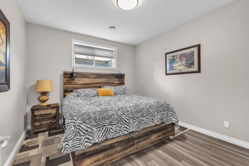 5052 Lakeshore Drive, Sylvan Lake, AB - Indoor Photo Showing Bedroom