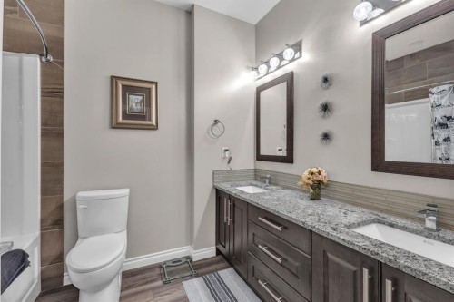 5052 Lakeshore Drive, Sylvan Lake, AB - Indoor Photo Showing Bathroom