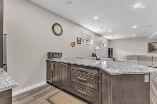 5052 Lakeshore Drive, Sylvan Lake, AB - Indoor Photo Showing Kitchen