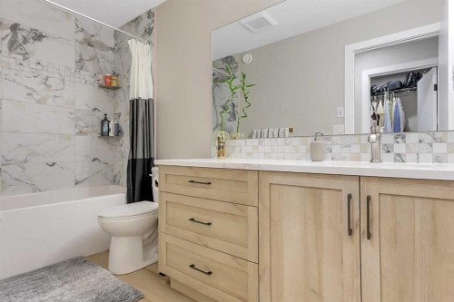 18 Athens Place, Blackfalds, AB - Indoor Photo Showing Bathroom