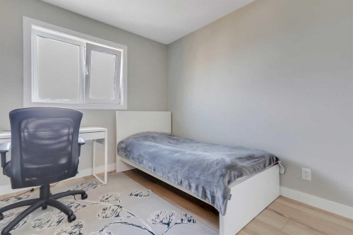 18 Athens Place, Blackfalds, AB - Indoor Photo Showing Bedroom