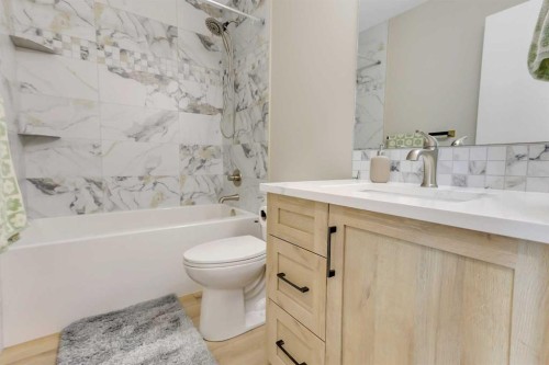 18 Athens Place, Blackfalds, AB - Indoor Photo Showing Bathroom