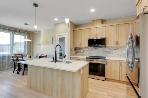 18 Athens Place, Blackfalds, AB - Indoor Photo Showing Kitchen With Stainless Steel Kitchen With Upgraded Kitchen