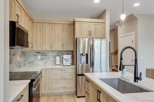 18 Athens Place, Blackfalds, AB - Indoor Photo Showing Kitchen With Stainless Steel Kitchen