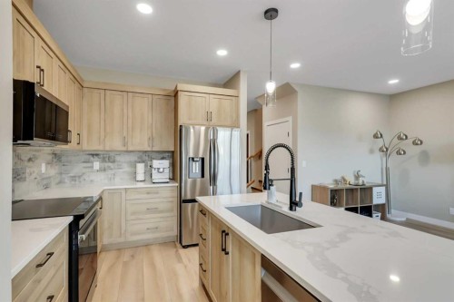 18 Athens Place, Blackfalds, AB - Indoor Photo Showing Kitchen With Stainless Steel Kitchen With Upgraded Kitchen