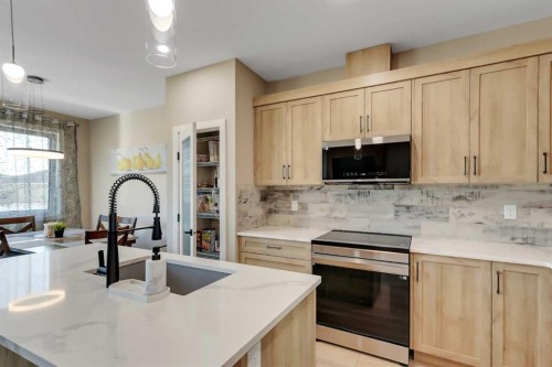 18 Athens Place, Blackfalds, AB - Indoor Photo Showing Kitchen