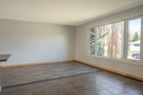 5607 48 Avenue, Lacombe, AB 