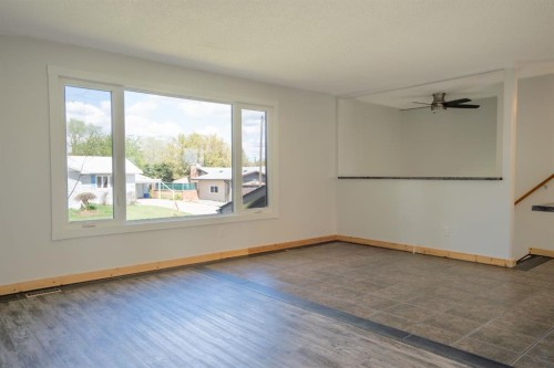 5607 48 Avenue, Lacombe, AB 