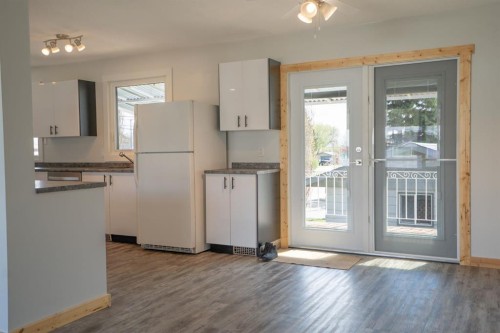 5607 48 Avenue, Lacombe, AB 