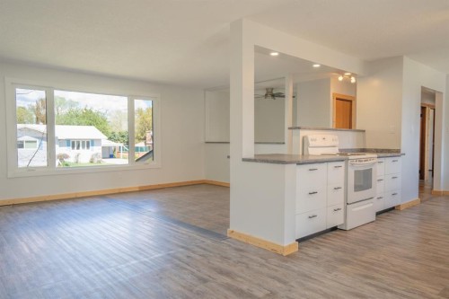 5607 48 Avenue, Lacombe, AB 