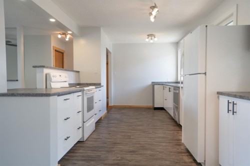 5607 48 Avenue, Lacombe, AB 