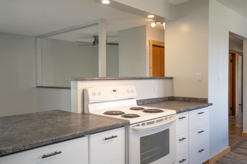 5607 48 Avenue, Lacombe, AB 