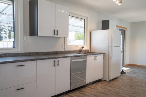 5607 48 Avenue, Lacombe, AB 