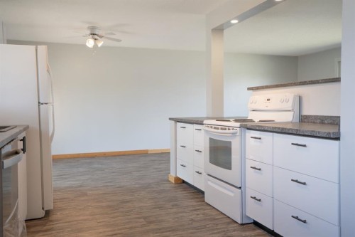 5607 48 Avenue, Lacombe, AB 