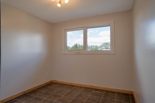 5607 48 Avenue, Lacombe, AB 