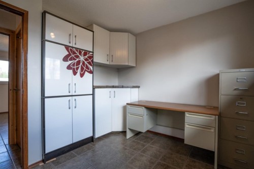5607 48 Avenue, Lacombe, AB 
