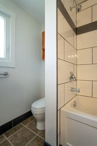 5607 48 Avenue, Lacombe, AB 