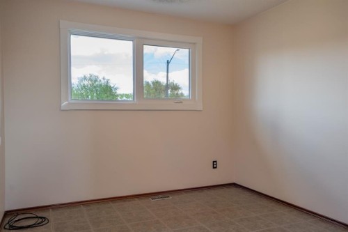 5607 48 Avenue, Lacombe, AB 