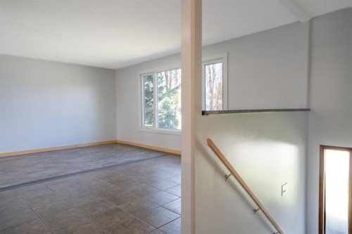5607 48 Avenue, Lacombe, AB 