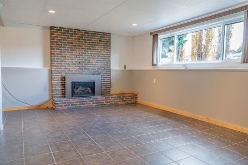 5607 48 Avenue, Lacombe, AB 