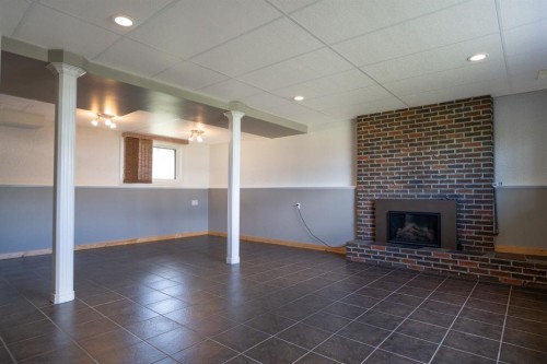 5607 48 Avenue, Lacombe, AB 