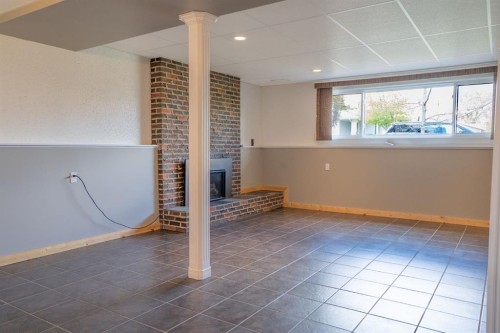 5607 48 Avenue, Lacombe, AB 