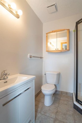 5607 48 Avenue, Lacombe, AB 