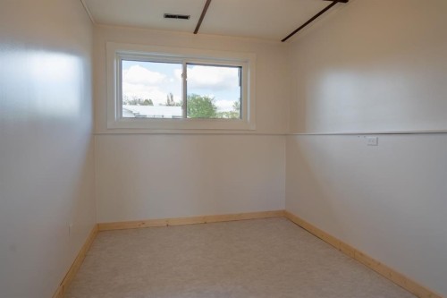 5607 48 Avenue, Lacombe, AB 