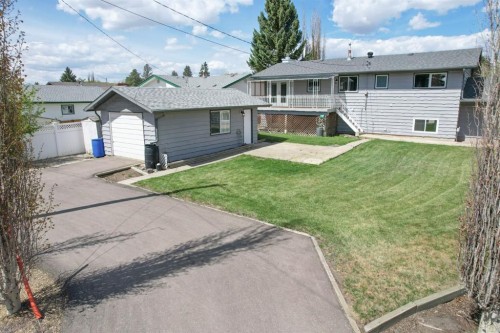 5607 48 Avenue, Lacombe, AB 