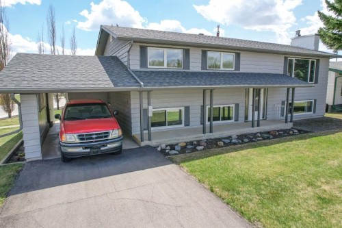 5607 48 Avenue, Lacombe, AB 