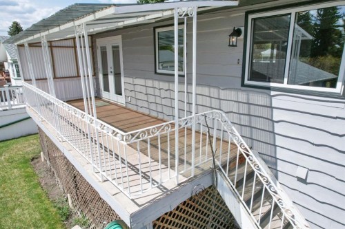 5607 48 Avenue, Lacombe, AB 