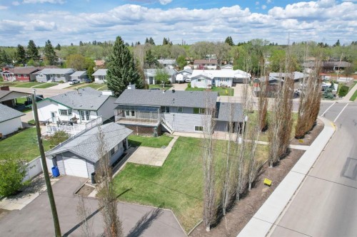 5607 48 Avenue, Lacombe, AB 