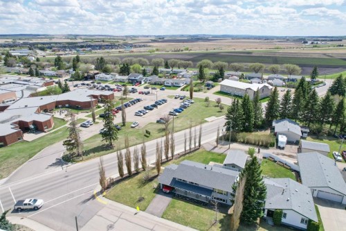 5607 48 Avenue, Lacombe, AB 