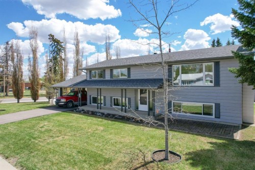 5607 48 Avenue, Lacombe, AB 